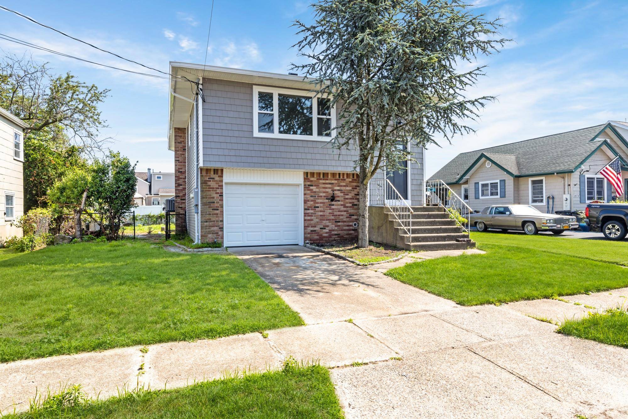 Freeport, NY 11520,37 Martha ST