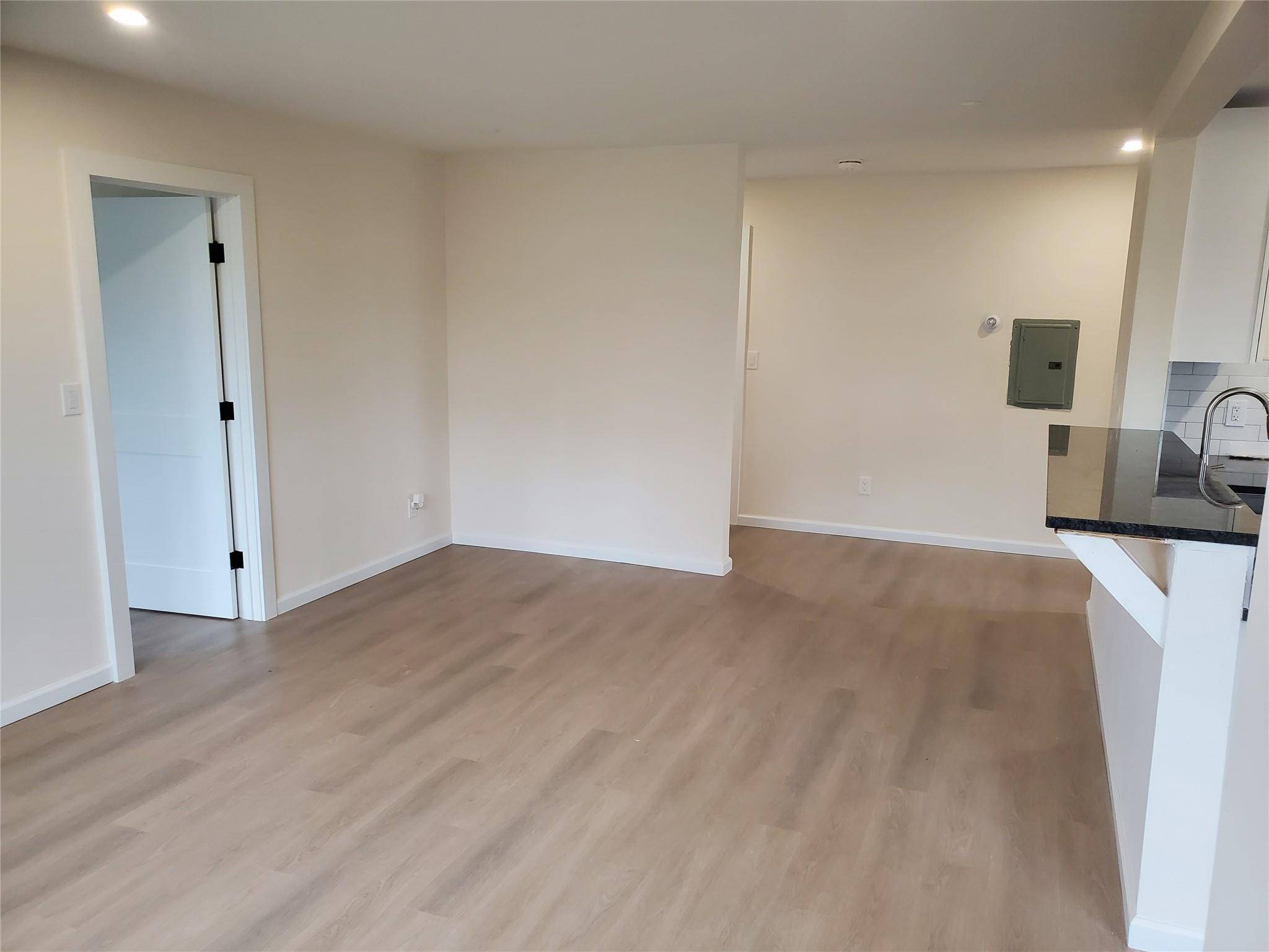 Valley Stream, NY 11581,958 Rockaway AVE #2