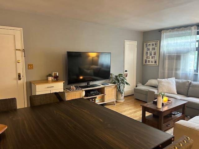 Whitestone, NY 11357,199-39 19th AVE #Upper