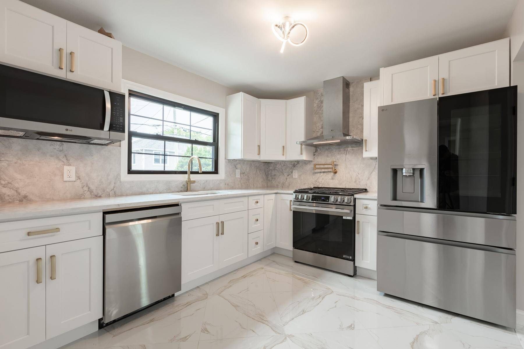 Carle Place, NY 11514,250 Mallard RD