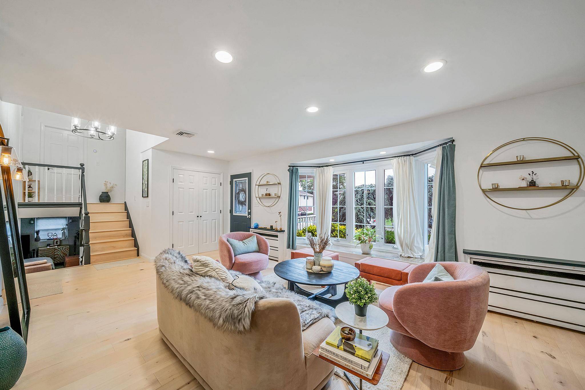 Plainview, NY 11803,76 Keswick LN
