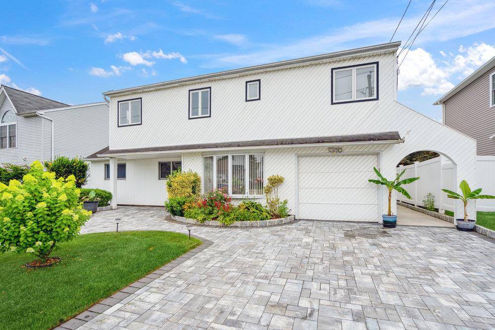 Plainview, NY 11803,11 Sunrise ST