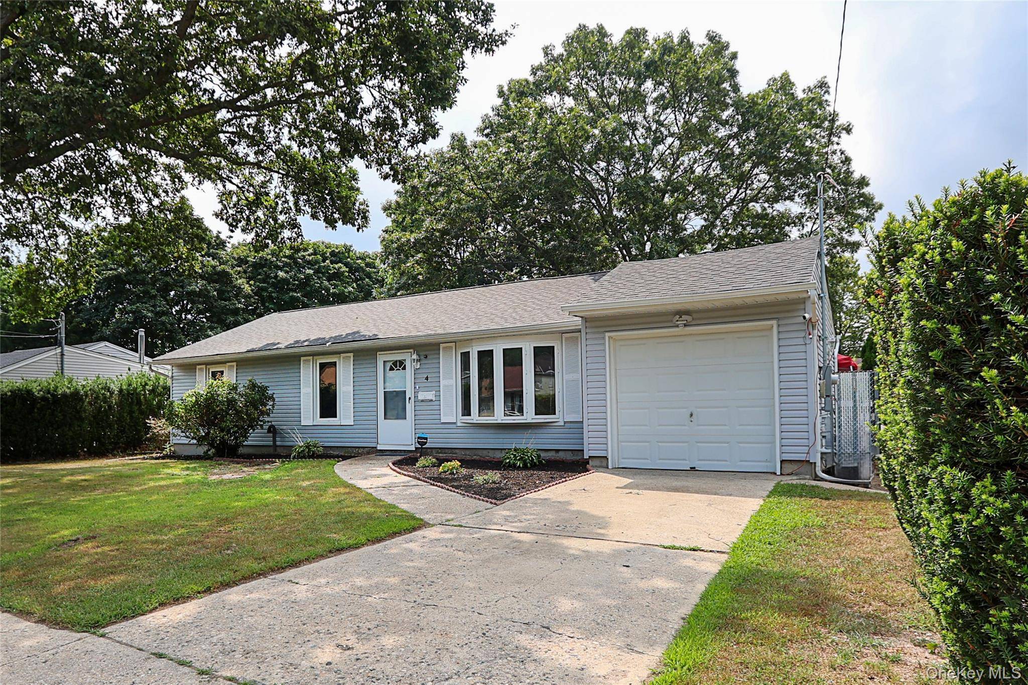 Central Islip, NY 11722,4 Naples AVE
