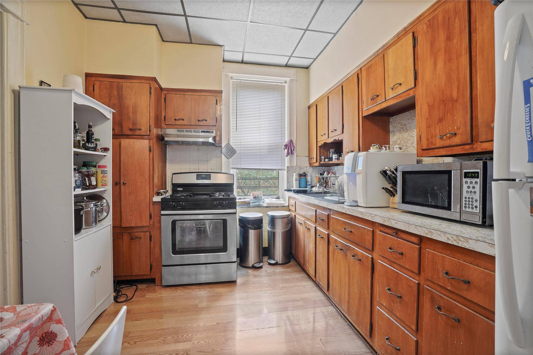 Ridgewood, NY 11385,6046 Putnam AVE