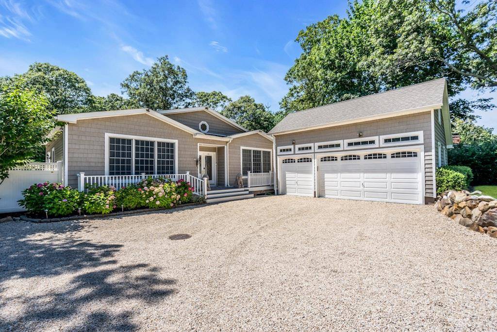 Hampton Bays, NY 11946,87 Washington Heights AVE