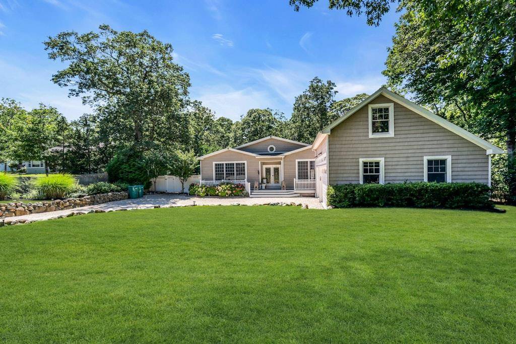 Hampton Bays, NY 11946,87 Washington Heights AVE