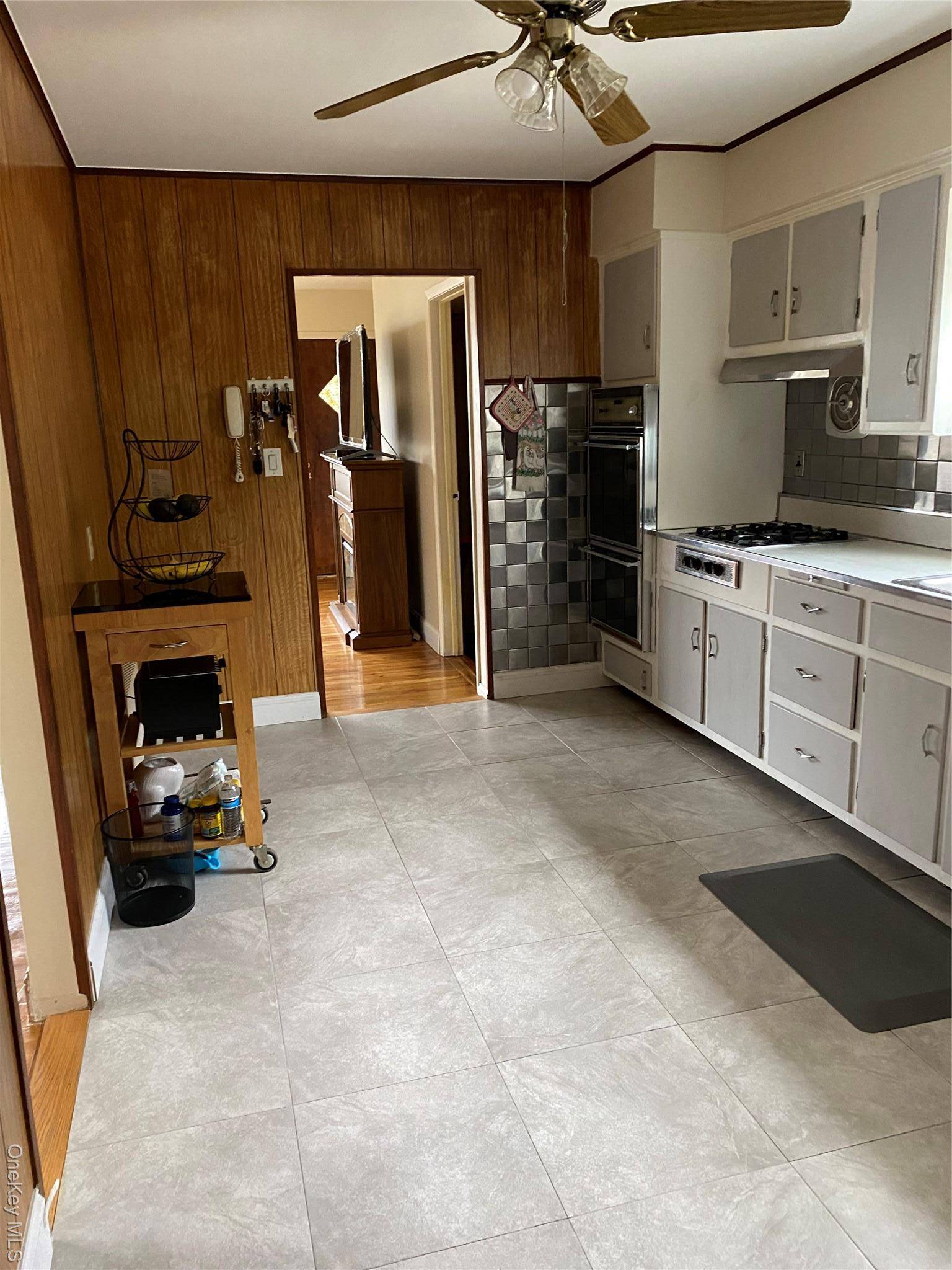 Glen Oaks, NY 11004,81-46 266 ST