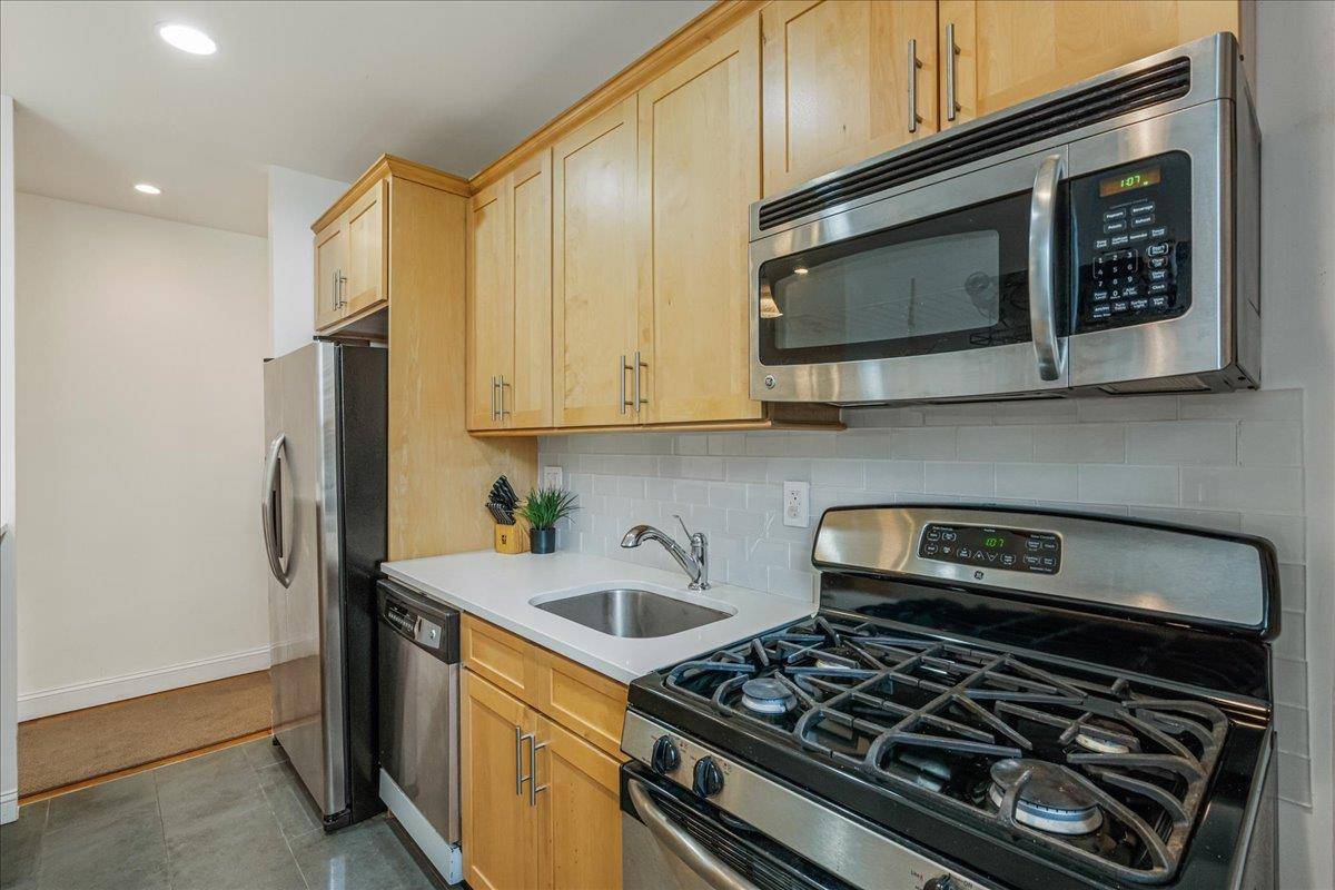 Woodside, NY 11377,30-69 Hobart ST #2P
