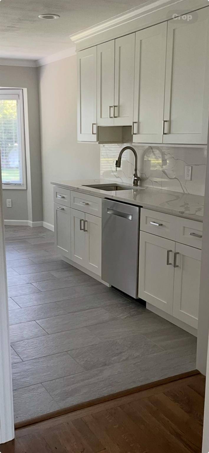 Syosset, NY 11791,4 Pell LN