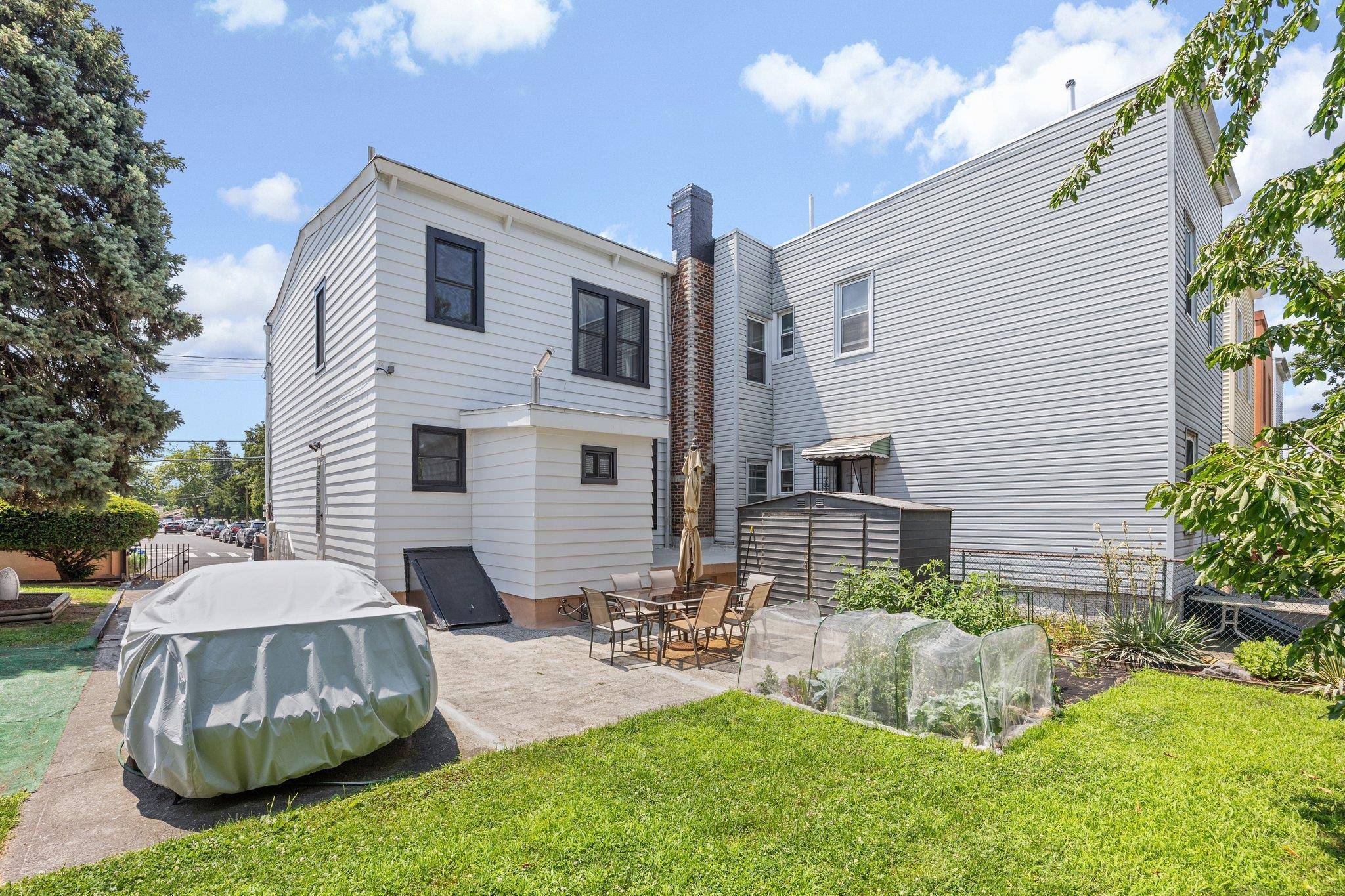 Middle Village, NY 11379,6161 62nd AVE