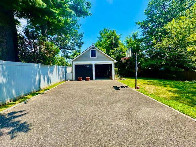Woodmere, NY 11598,987 E Prospect ST