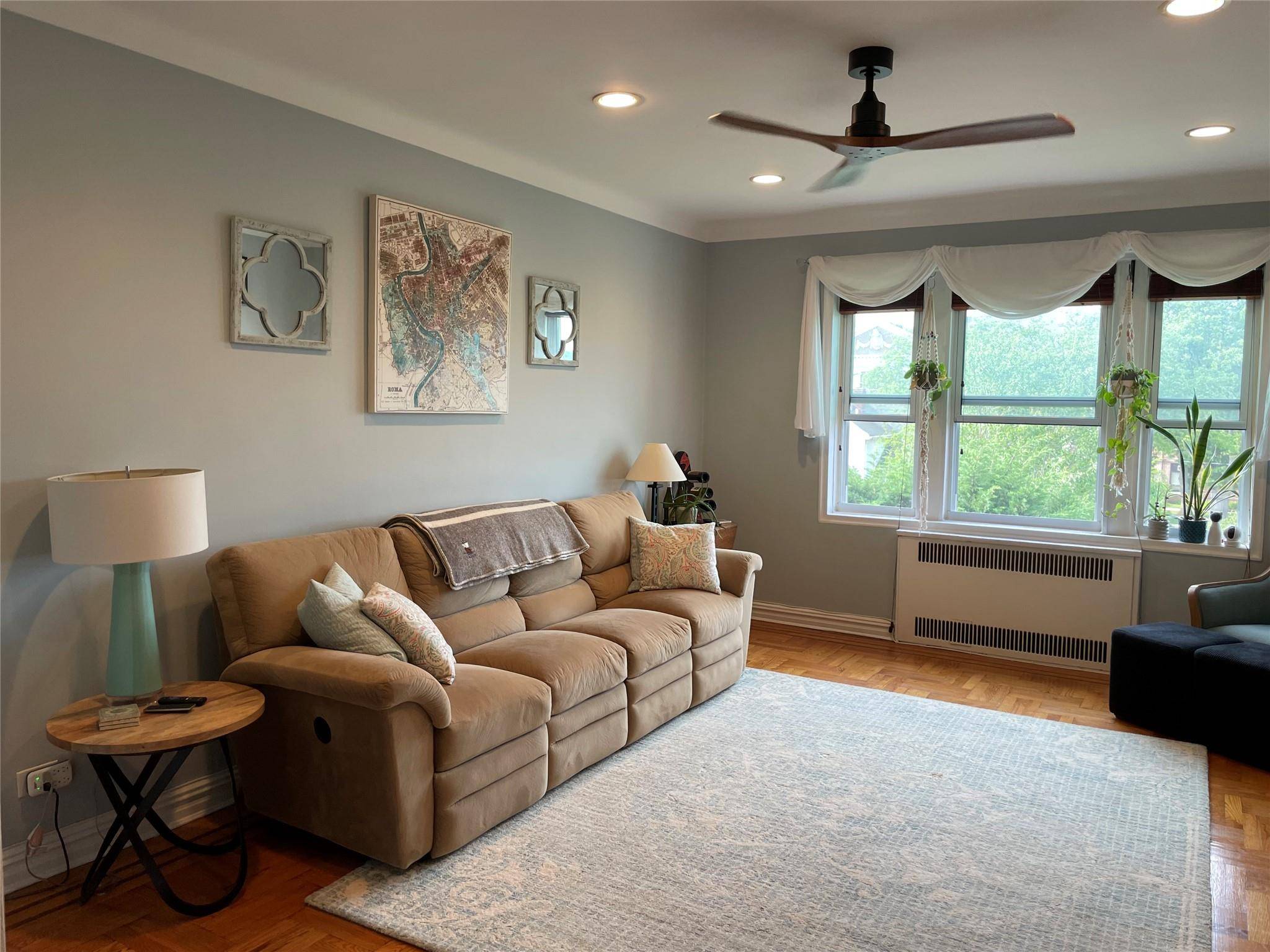 Rockville Centre, NY 11570,55 Grand AVE #3H