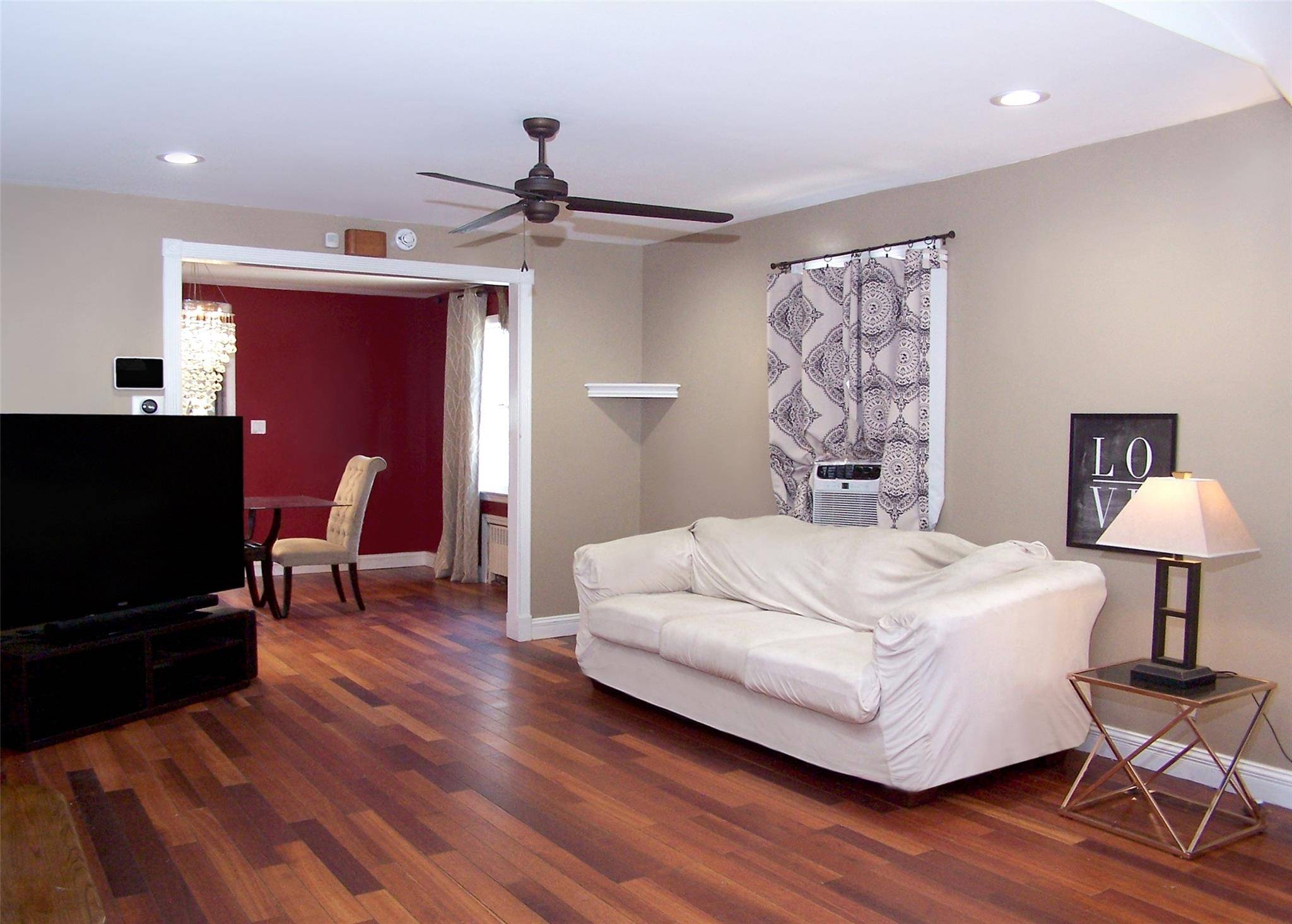 Valley Stream, NY 11581,124 Berkley ST