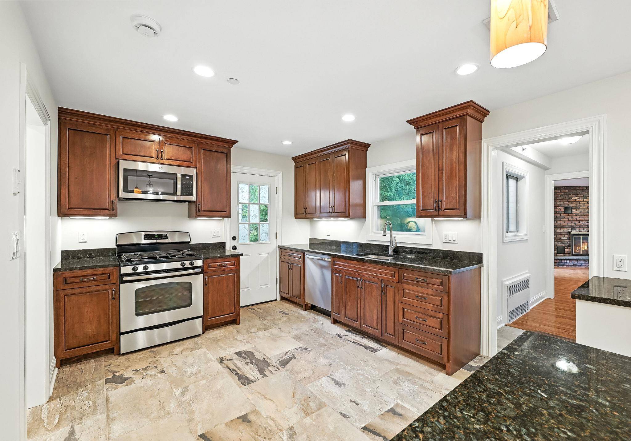 Harrison, NY 10528,39 Crystal ST
