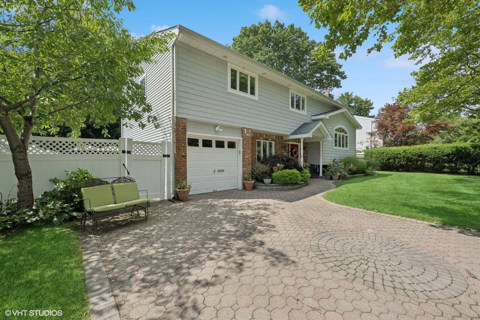 Jericho, NY 11753,9 Fern DR