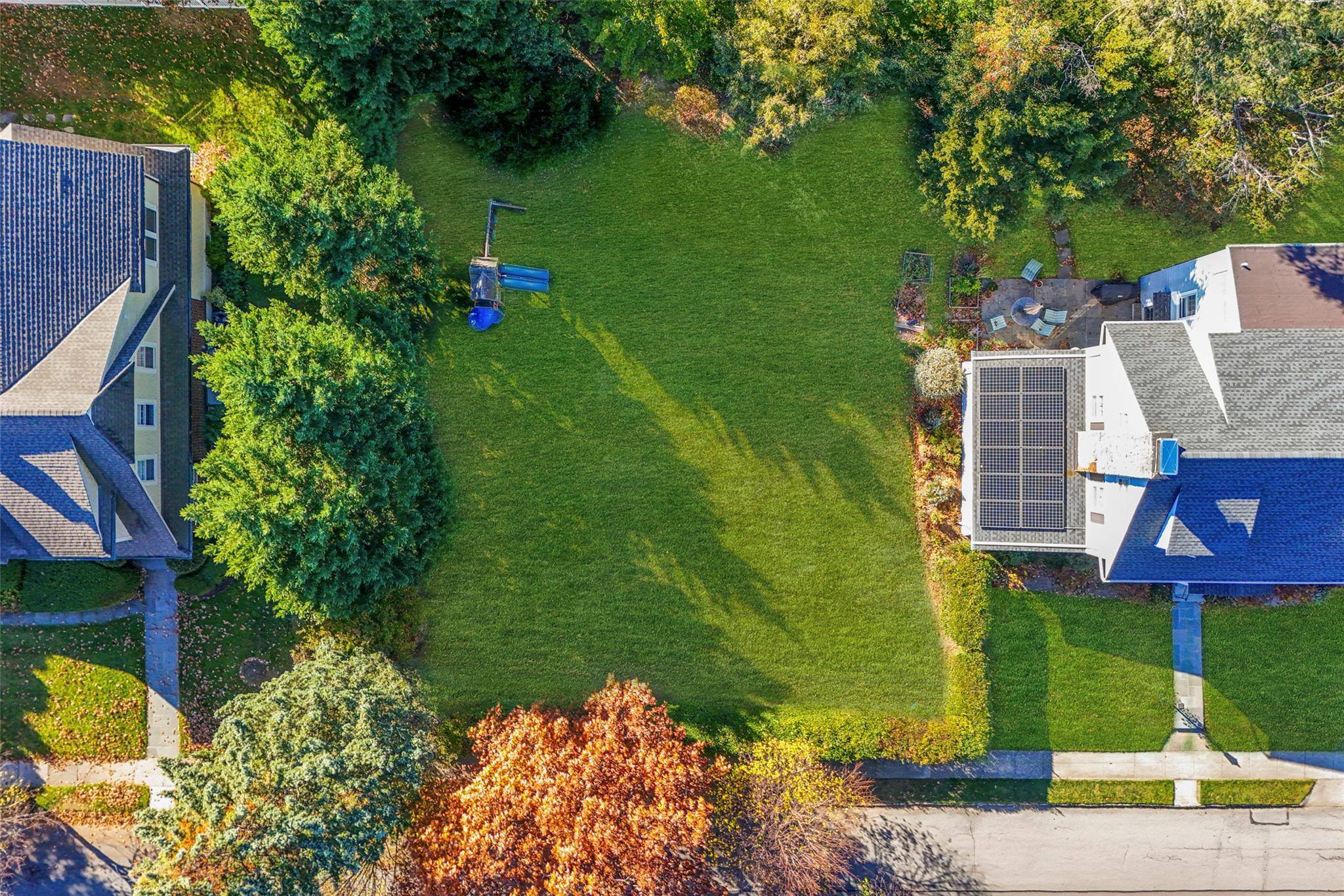 Pelham, NY 10803,477 Manor LN