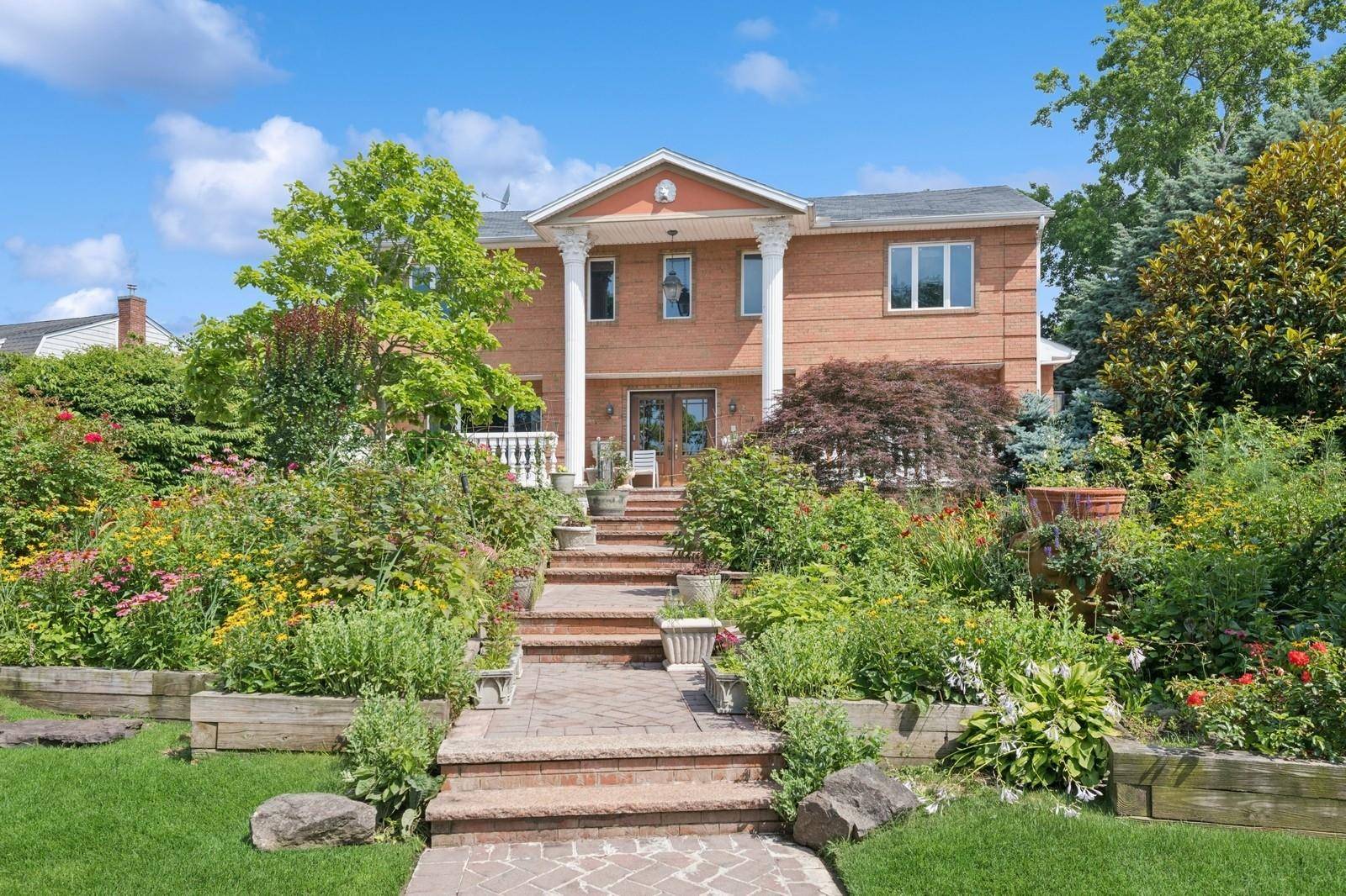 Woodsburgh, NY 11598,328 W Ivy Hill RD
