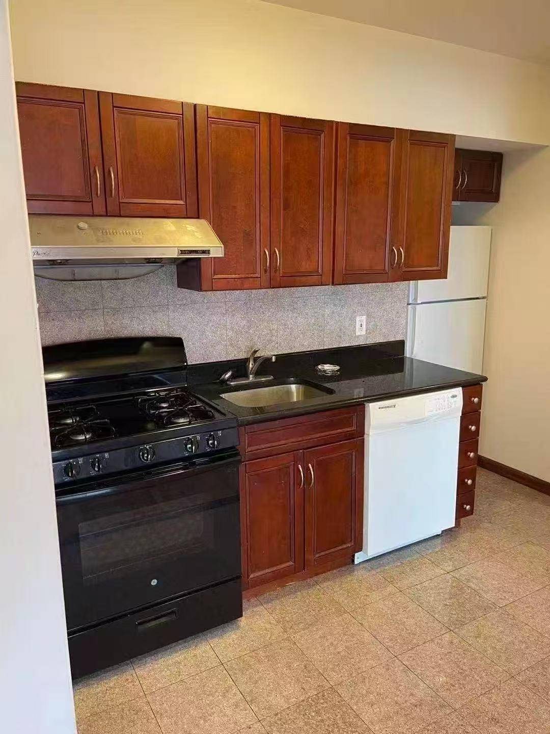 Elmhurst, NY 11373,8827 53 rd Avenue #2R