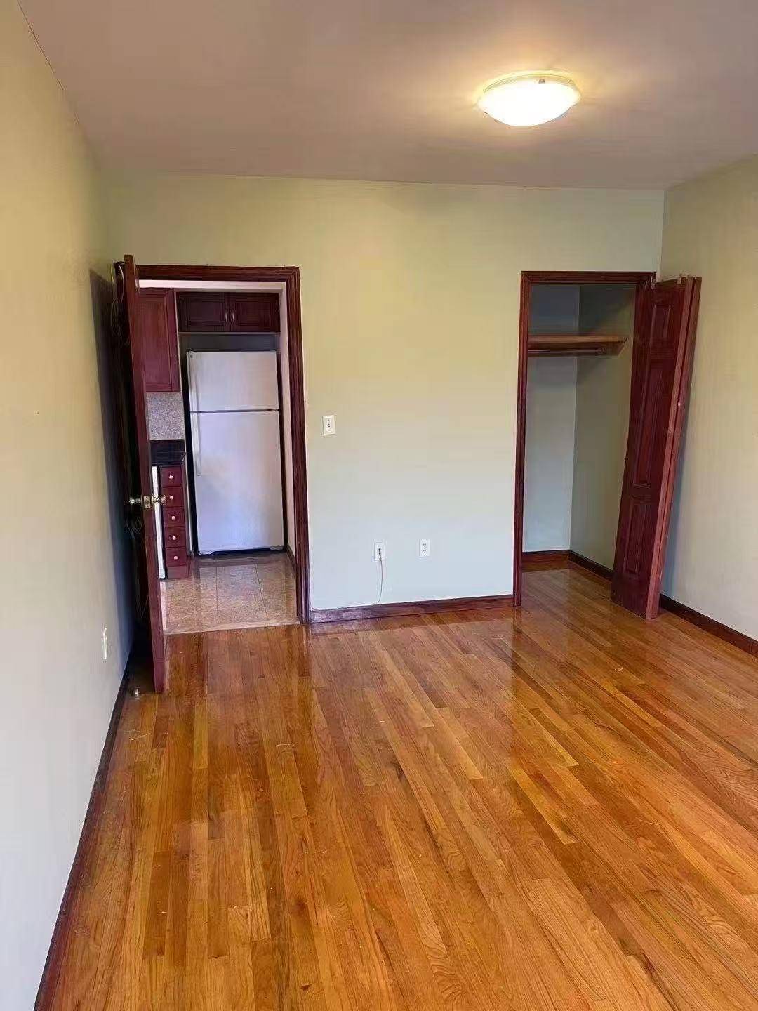 Elmhurst, NY 11373,8827 53 rd Avenue #2R