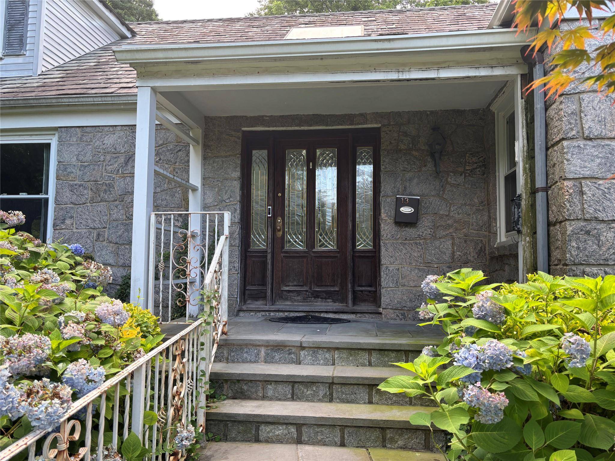 Great Neck, NY 11021,13 Laurel DR