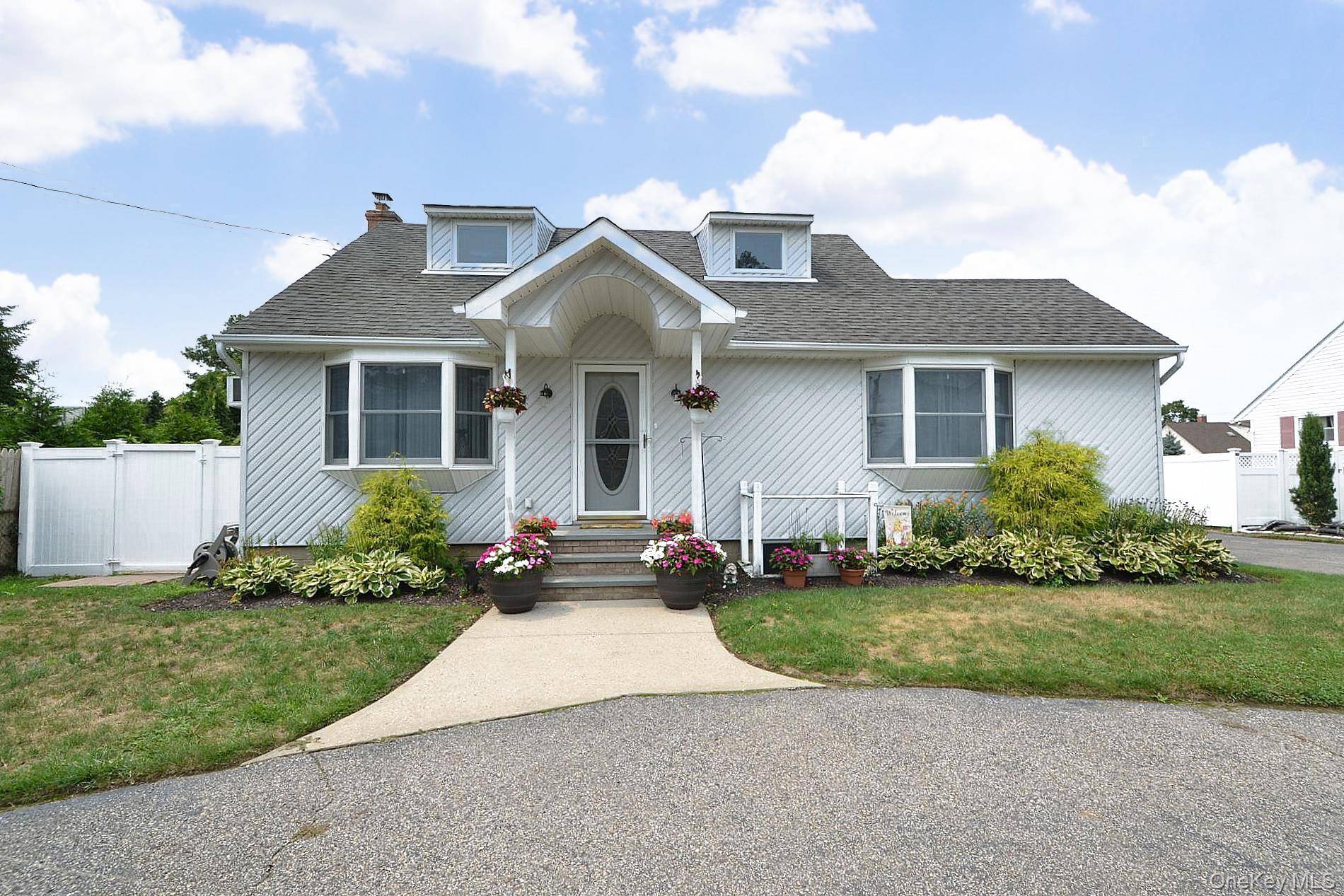 Holbrook, NY 11741,46 Pine ST