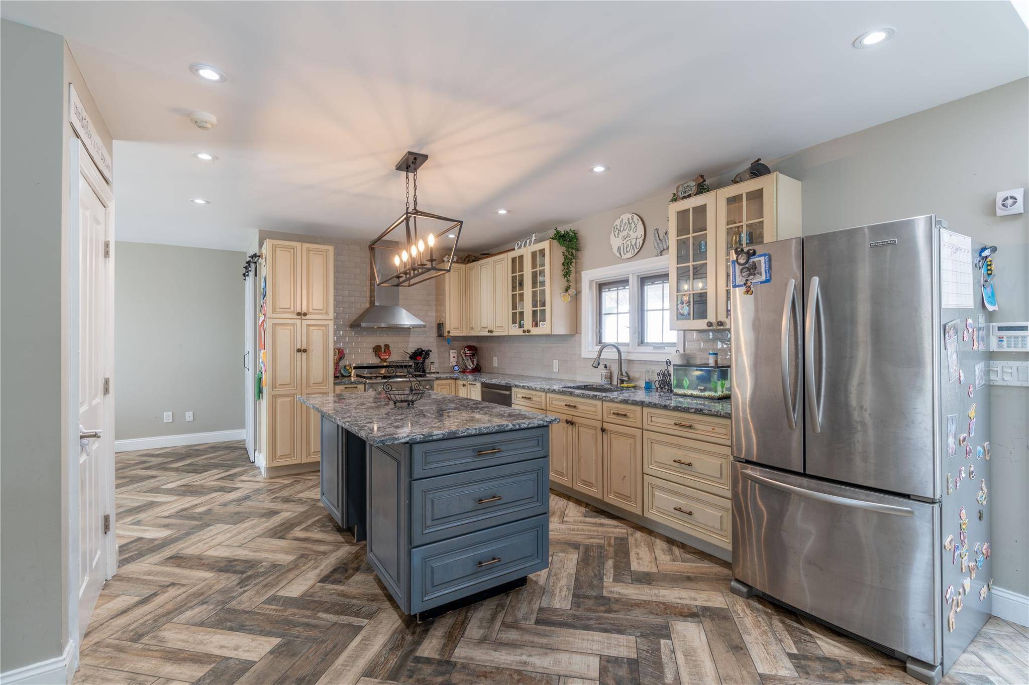 Lindenhurst, NY 11757,122 Venetian BLVD