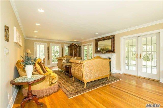 Great Neck, NY 11024,2 Broadlawn AVE