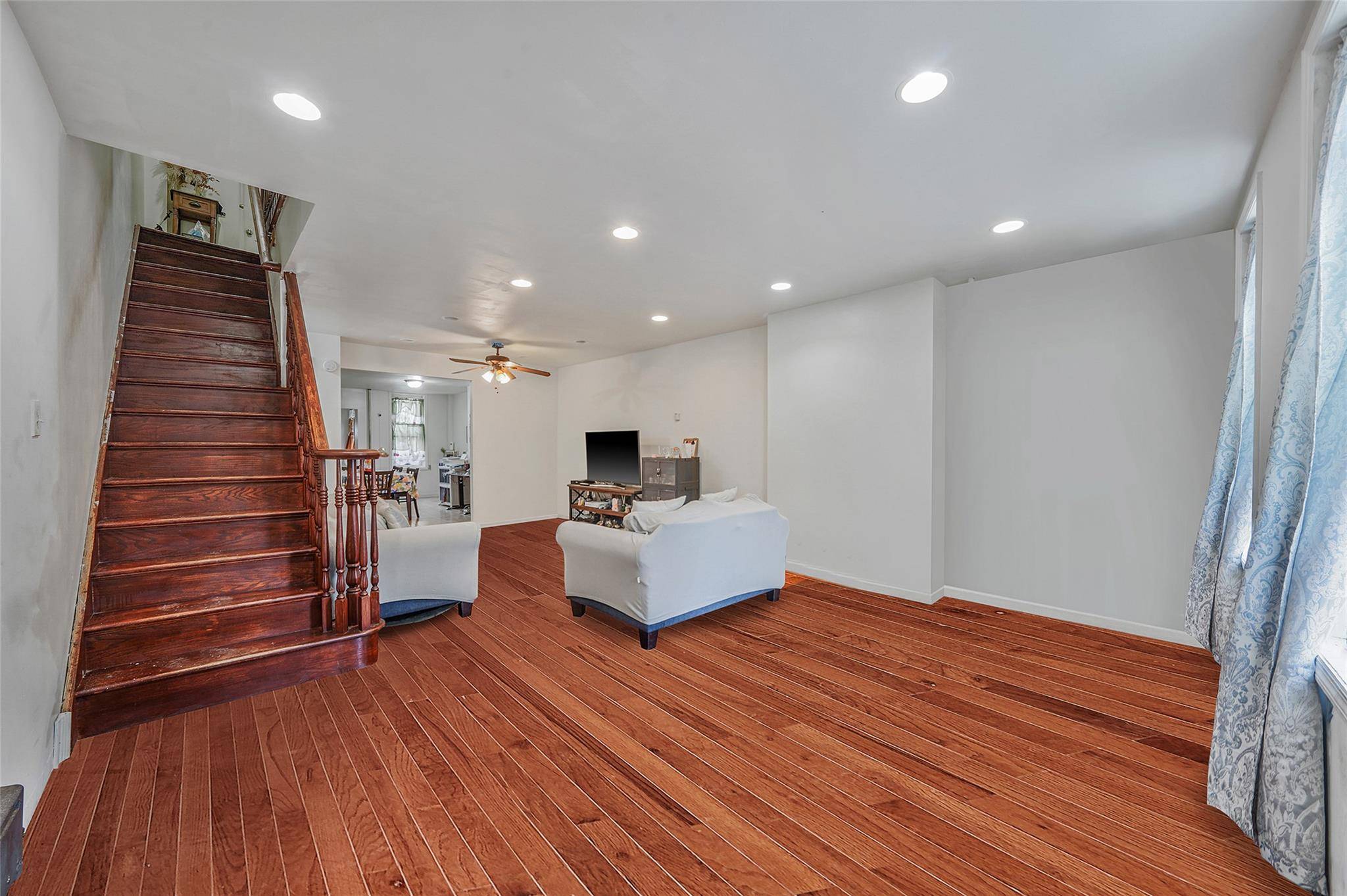 Brooklyn, NY 11213,1285A Saint Marks AVE