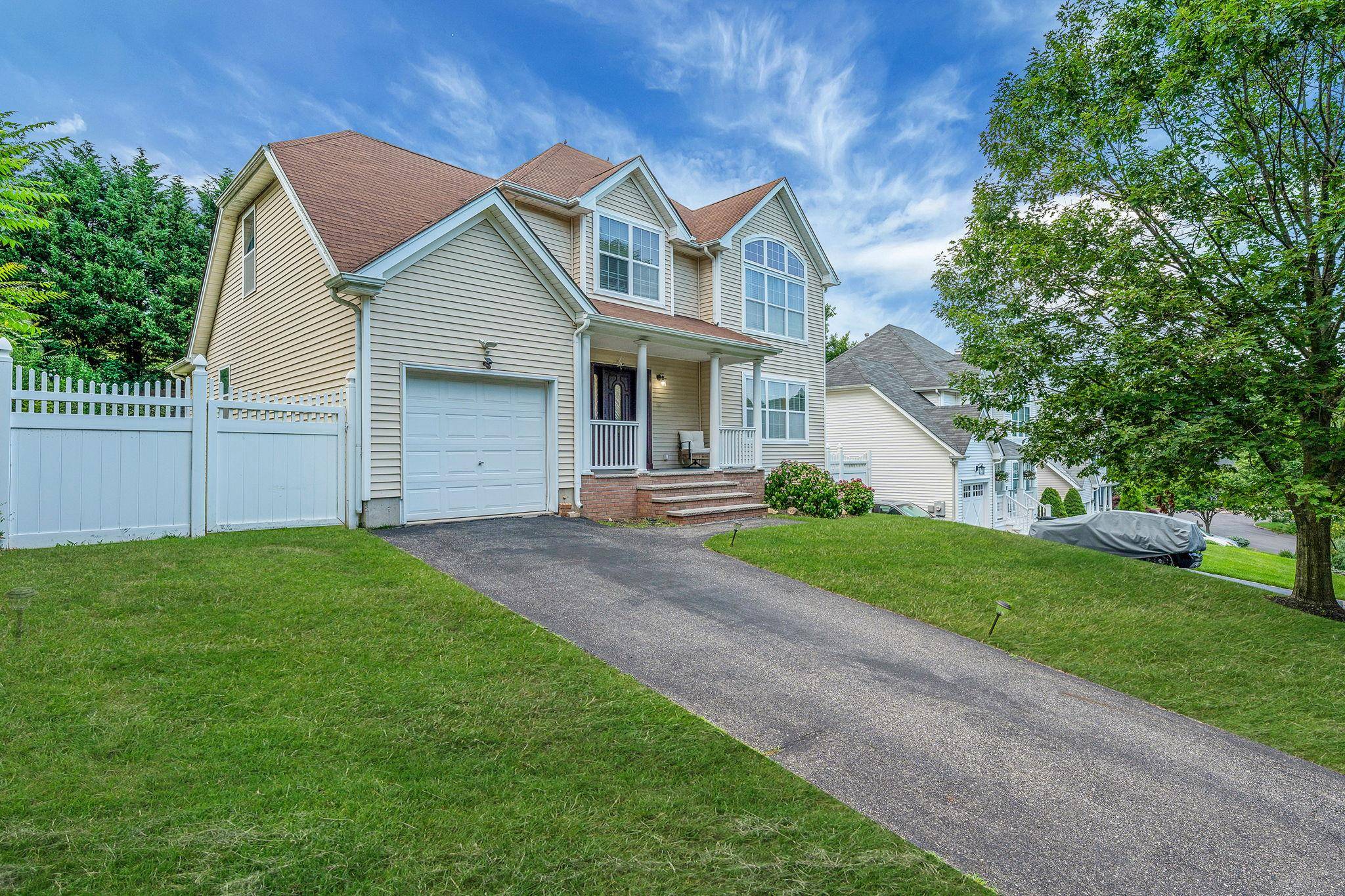 Port Jefferson, NY 11777,11 Gladysz WAY