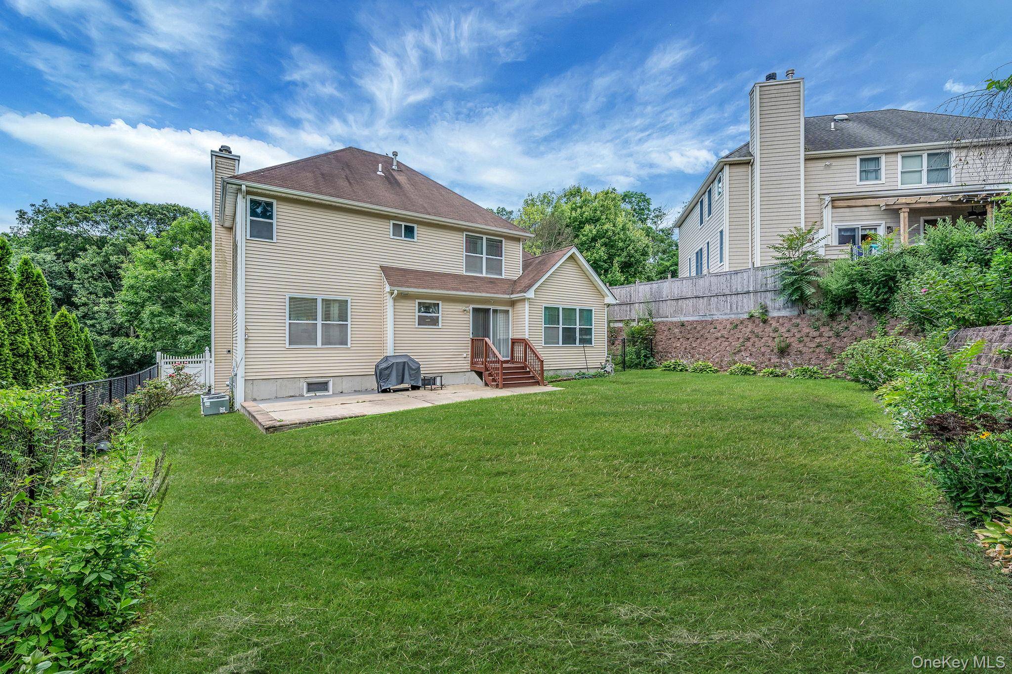 Port Jefferson, NY 11777,11 Gladysz WAY