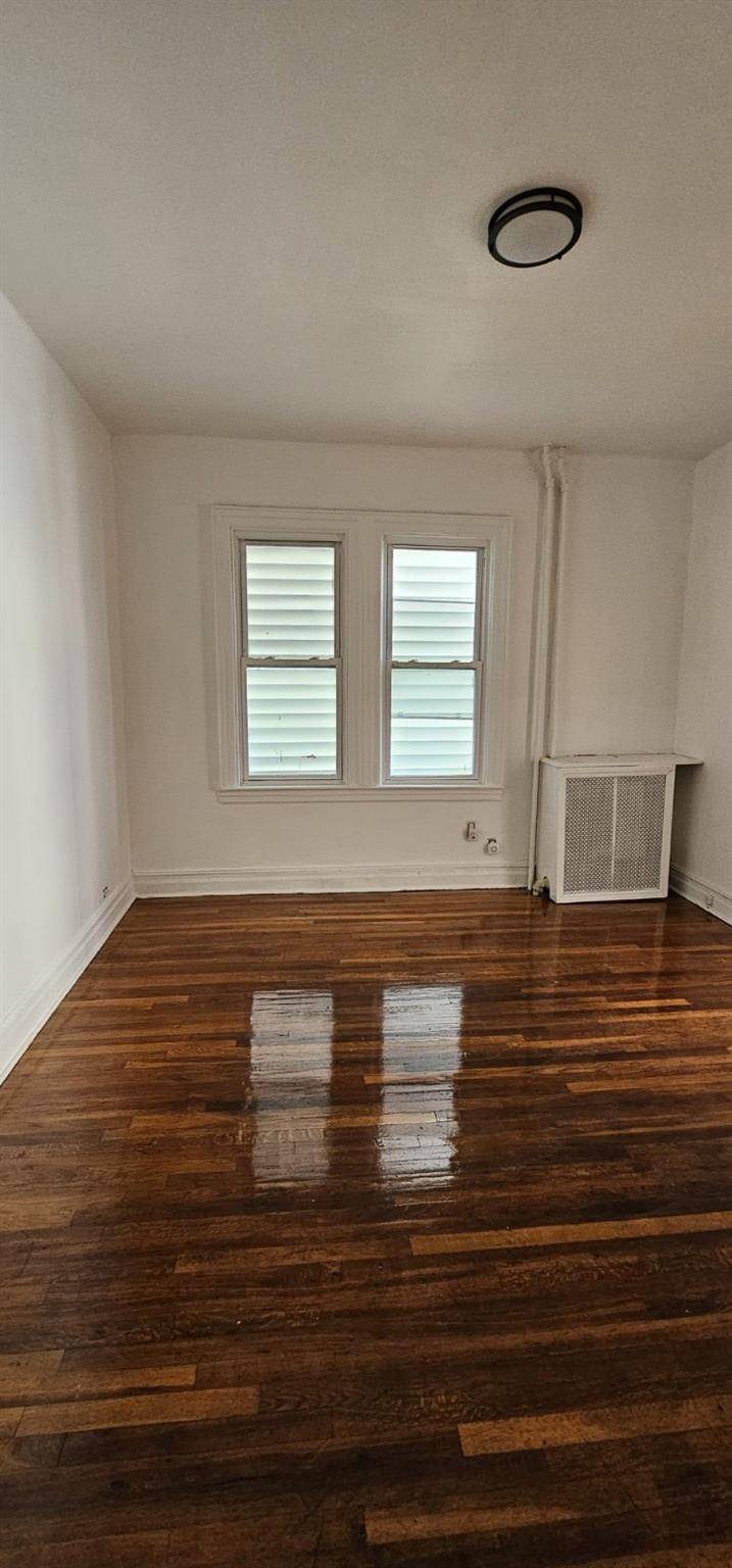 Bronx, NY 10460,1468 Saint Lawrence AVE