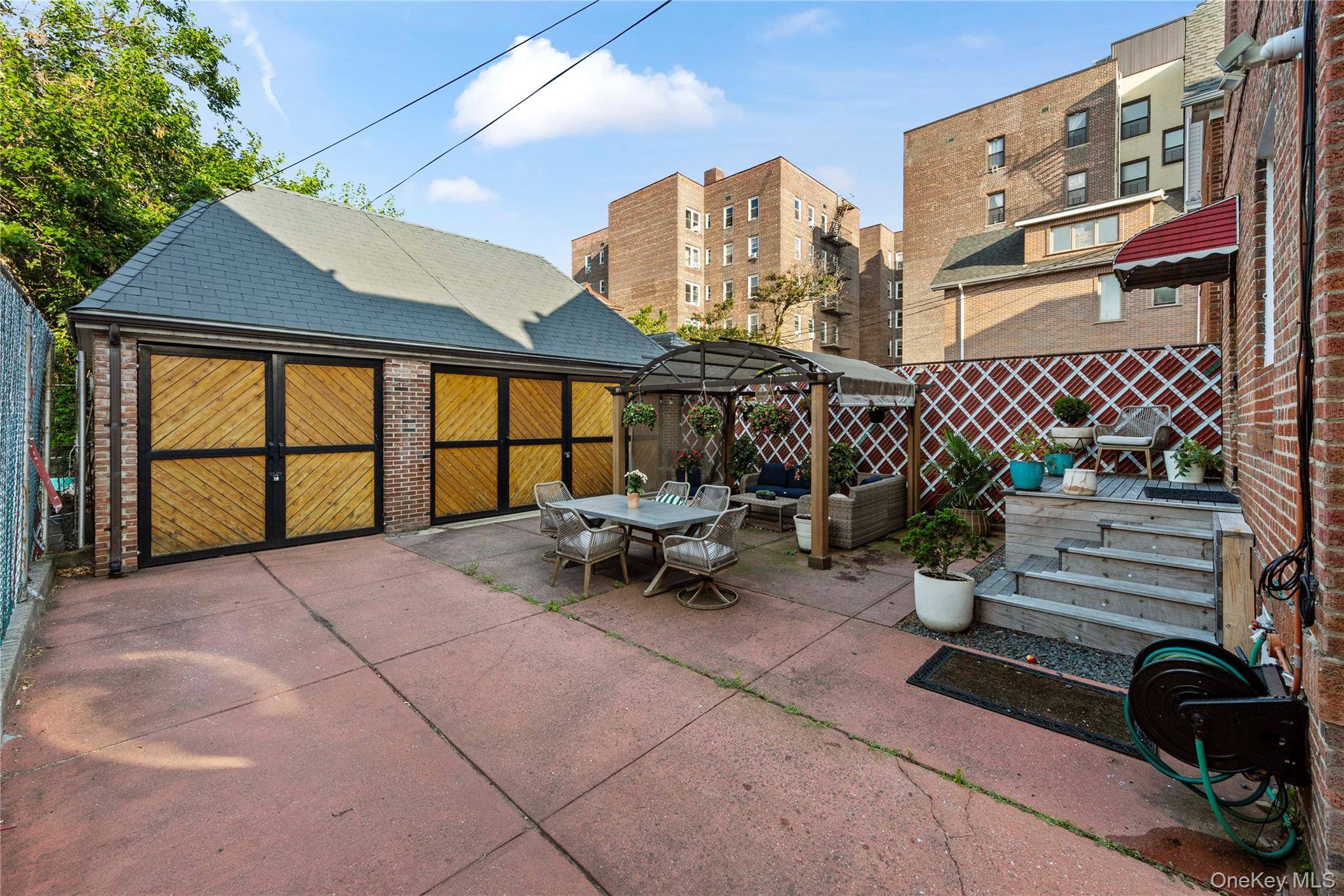 Jackson Heights, NY 11372,33-39 84th ST