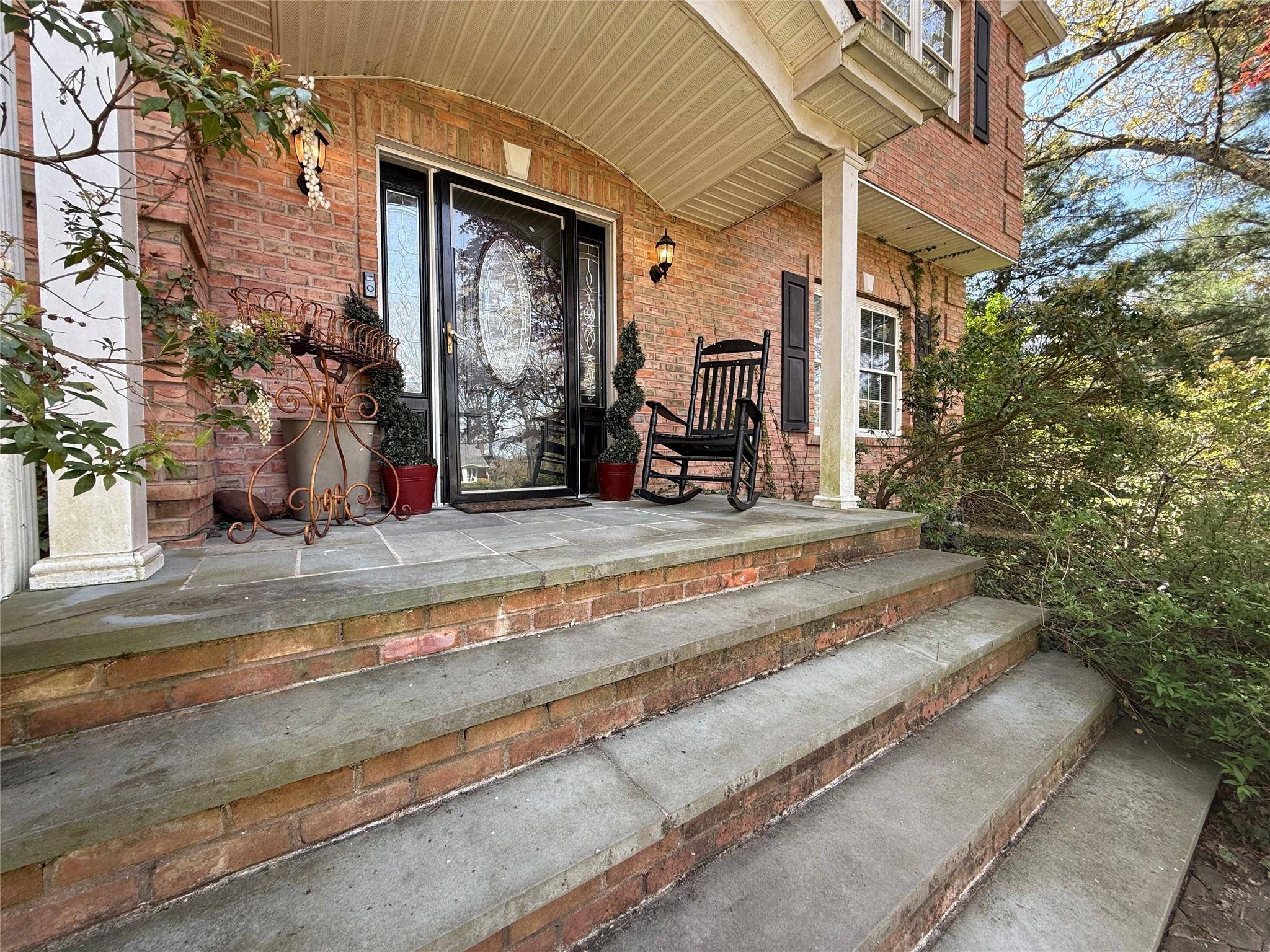 Huntington, NY 11743,48 Hennessey DR