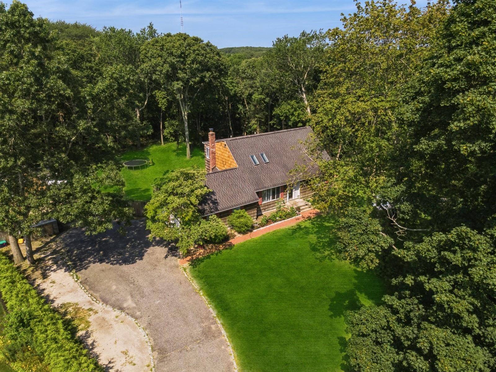 Riverhead, NY 11901,65 Fox Run LN