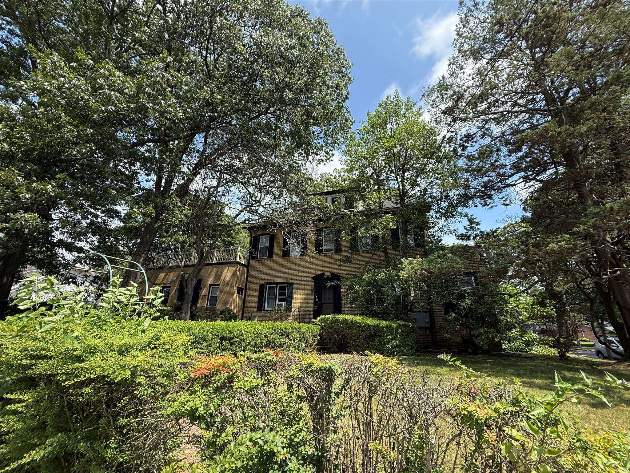 West Hempstead, NY 11552,670 Hempstead AVE
