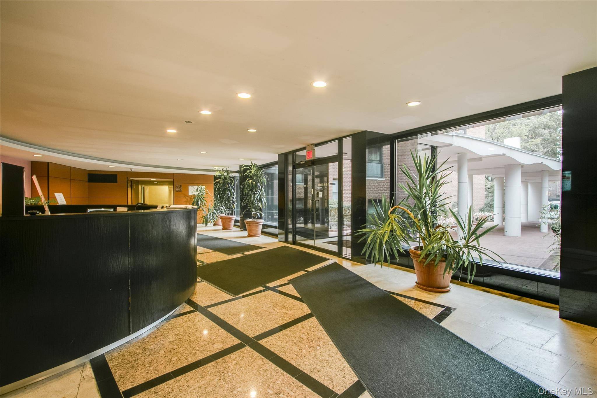 Briarwood, NY 11435,139-15 83 Ave #219