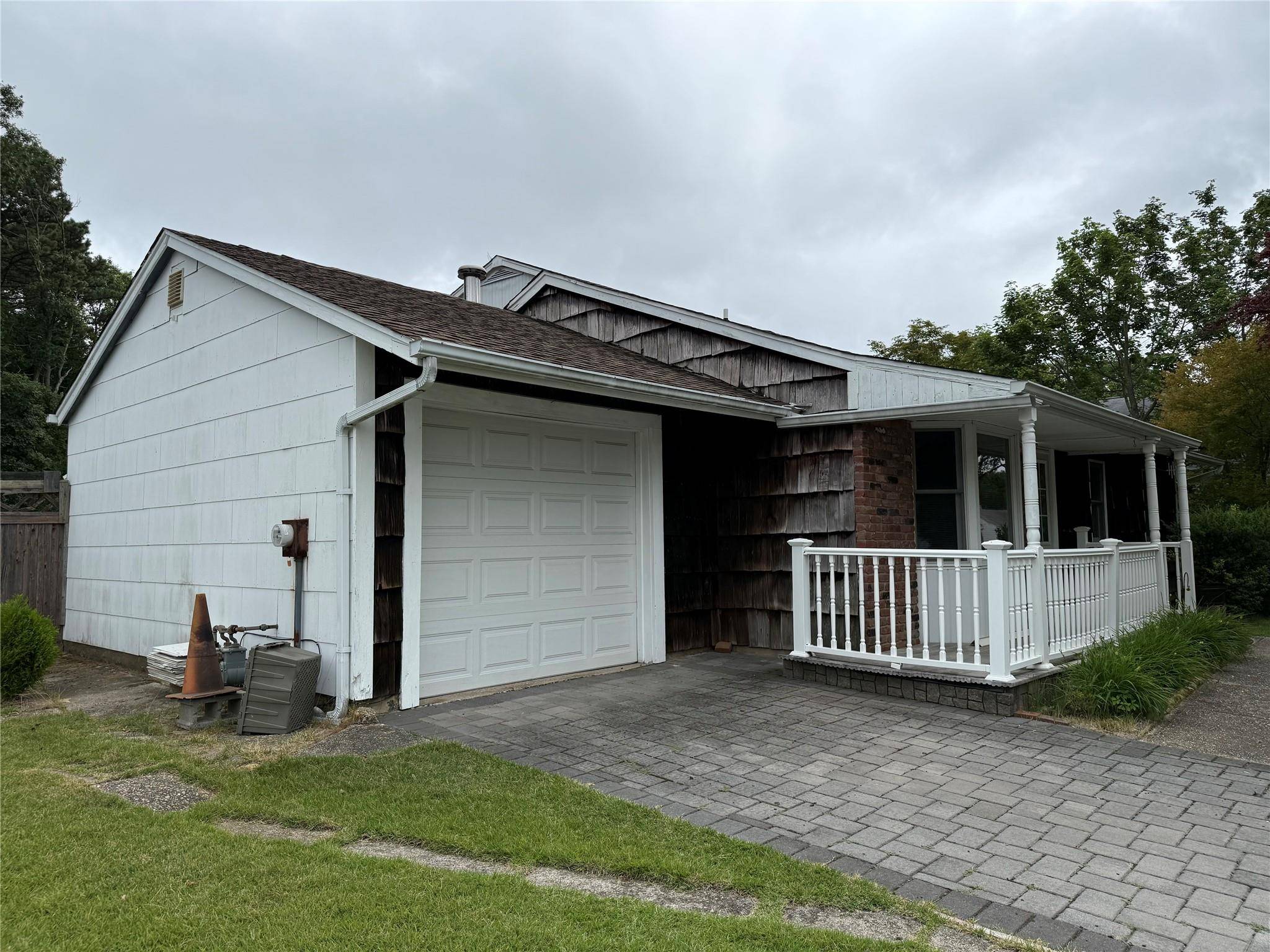 Holbrook, NY 11741,719 Greenbelt Pkwy