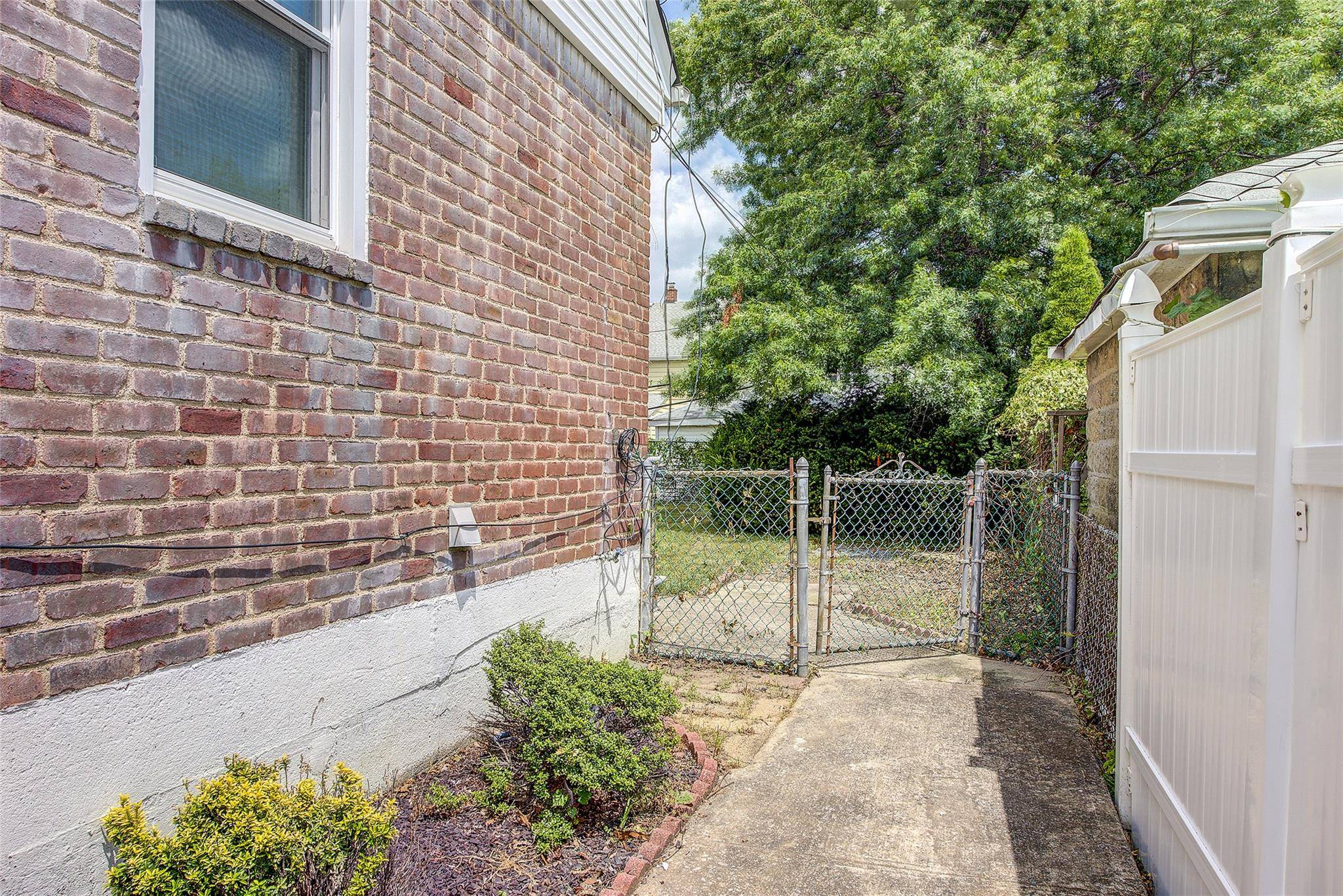 Bayside, NY 11364,4843 201st ST