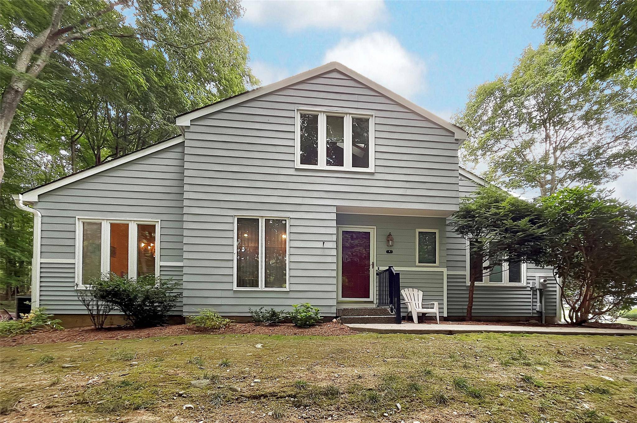 Mahopac, NY 10541,1 Maple Hill DR