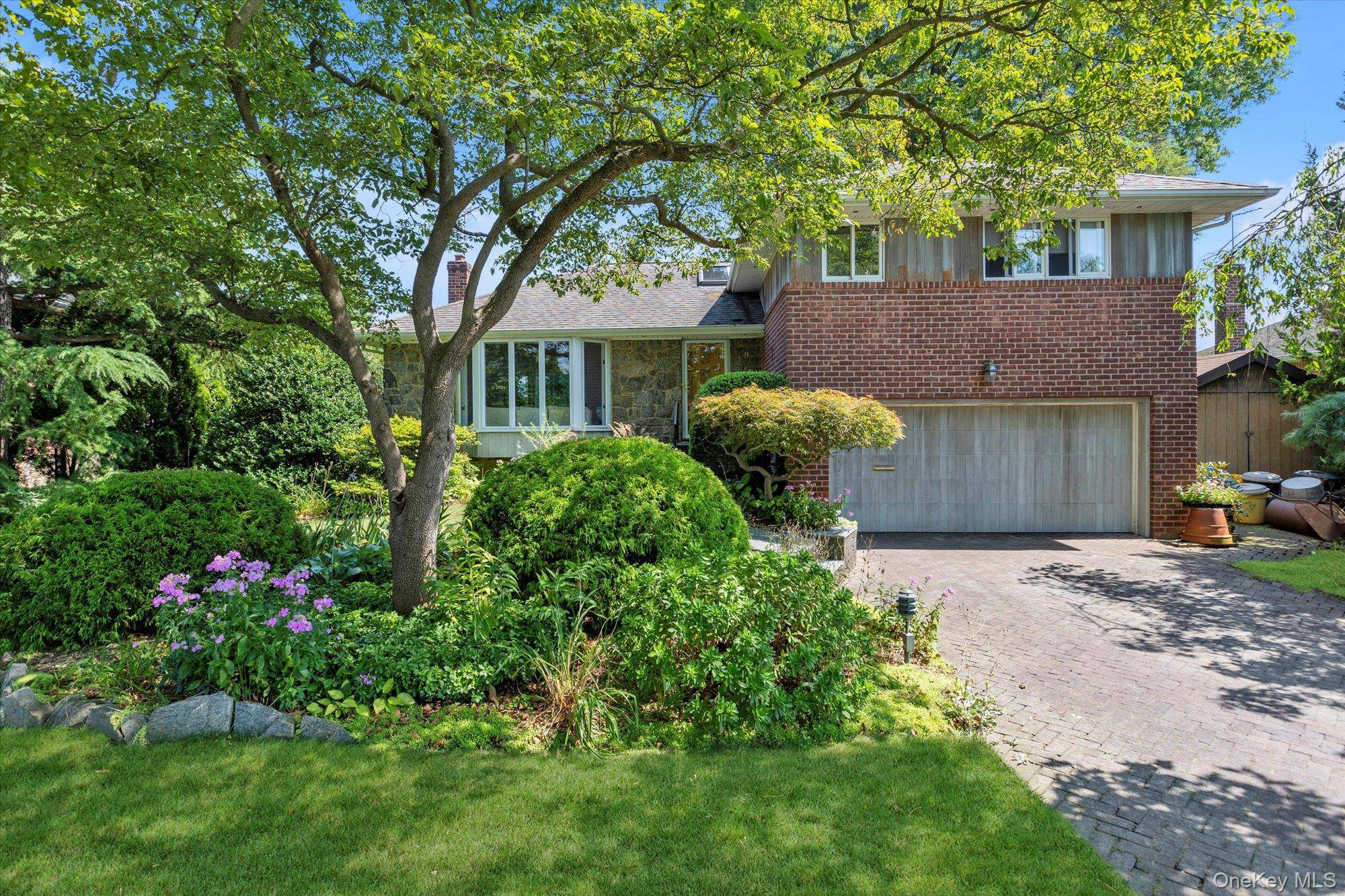 Syosset, NY 11791,19 Clearland RD