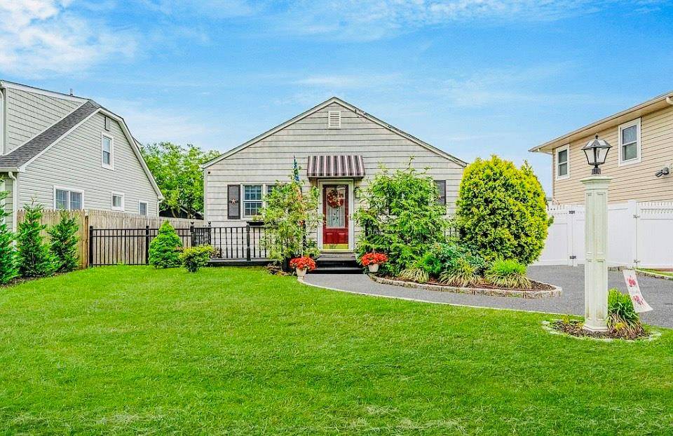 Babylon, NY 11702,24 Lowerre ST