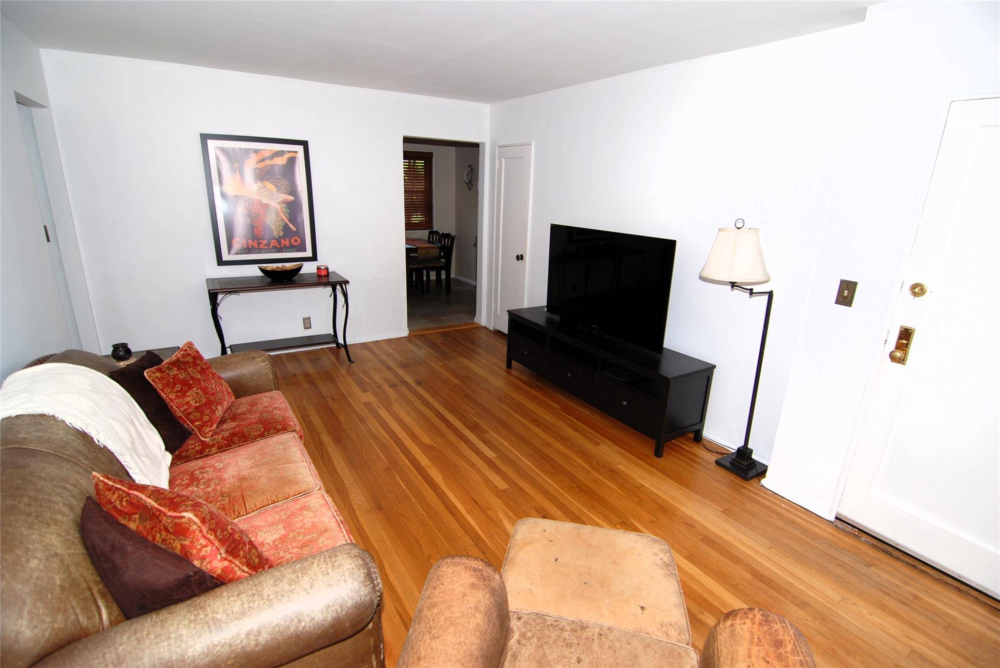 Little Neck, NY 11362,245-84 62 #B11