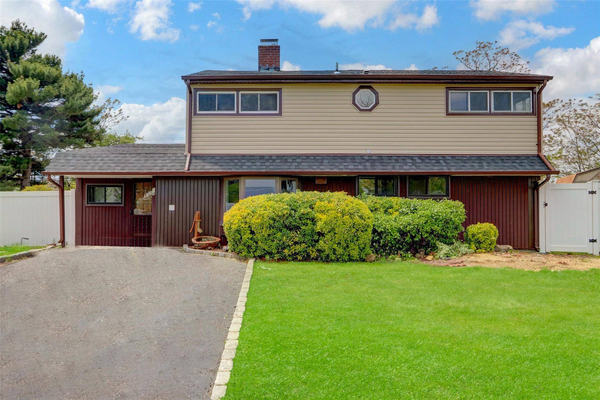 Levittown, NY 11756,14 Shield LN