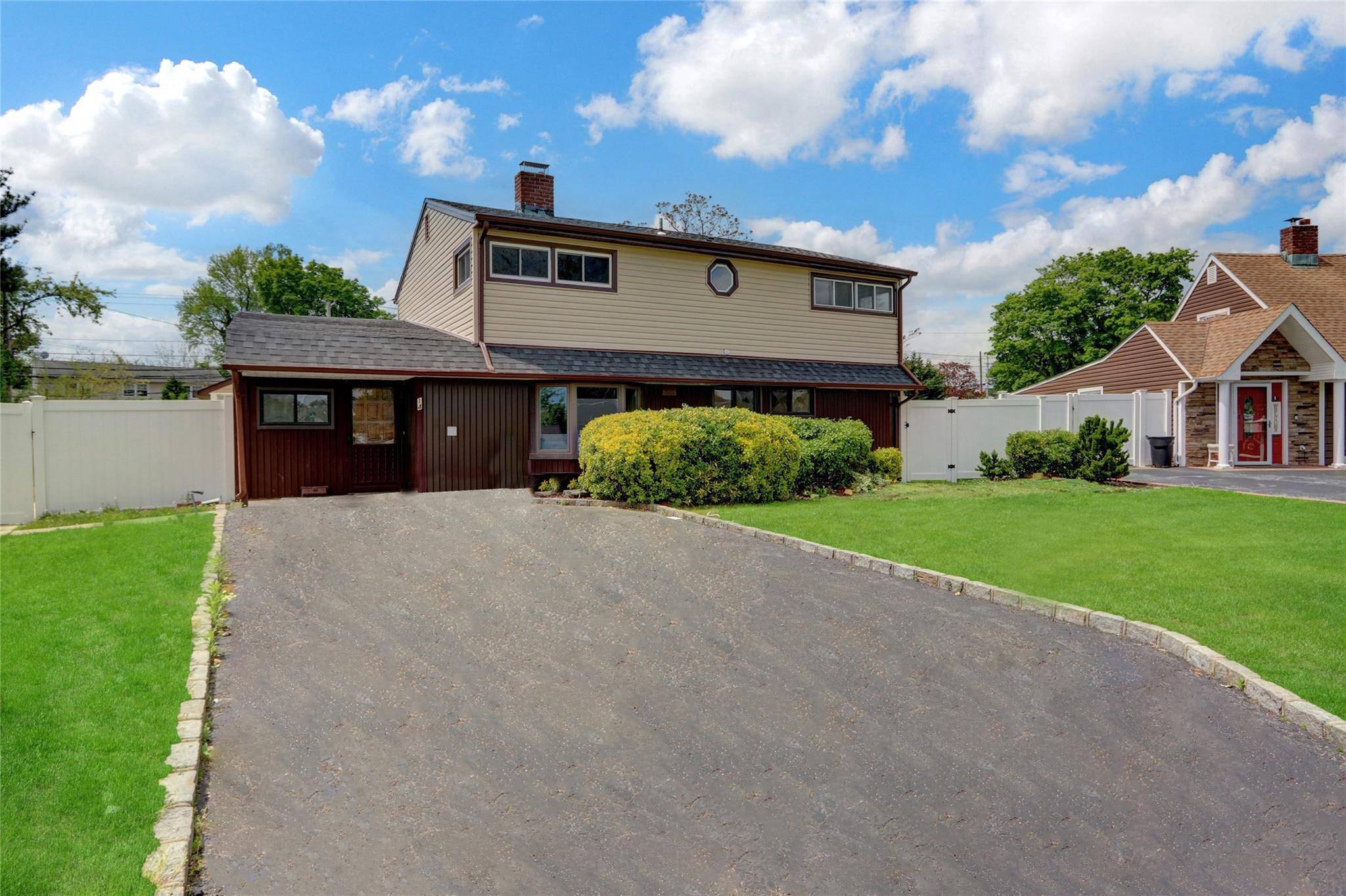 Levittown, NY 11756,14 Shield LN