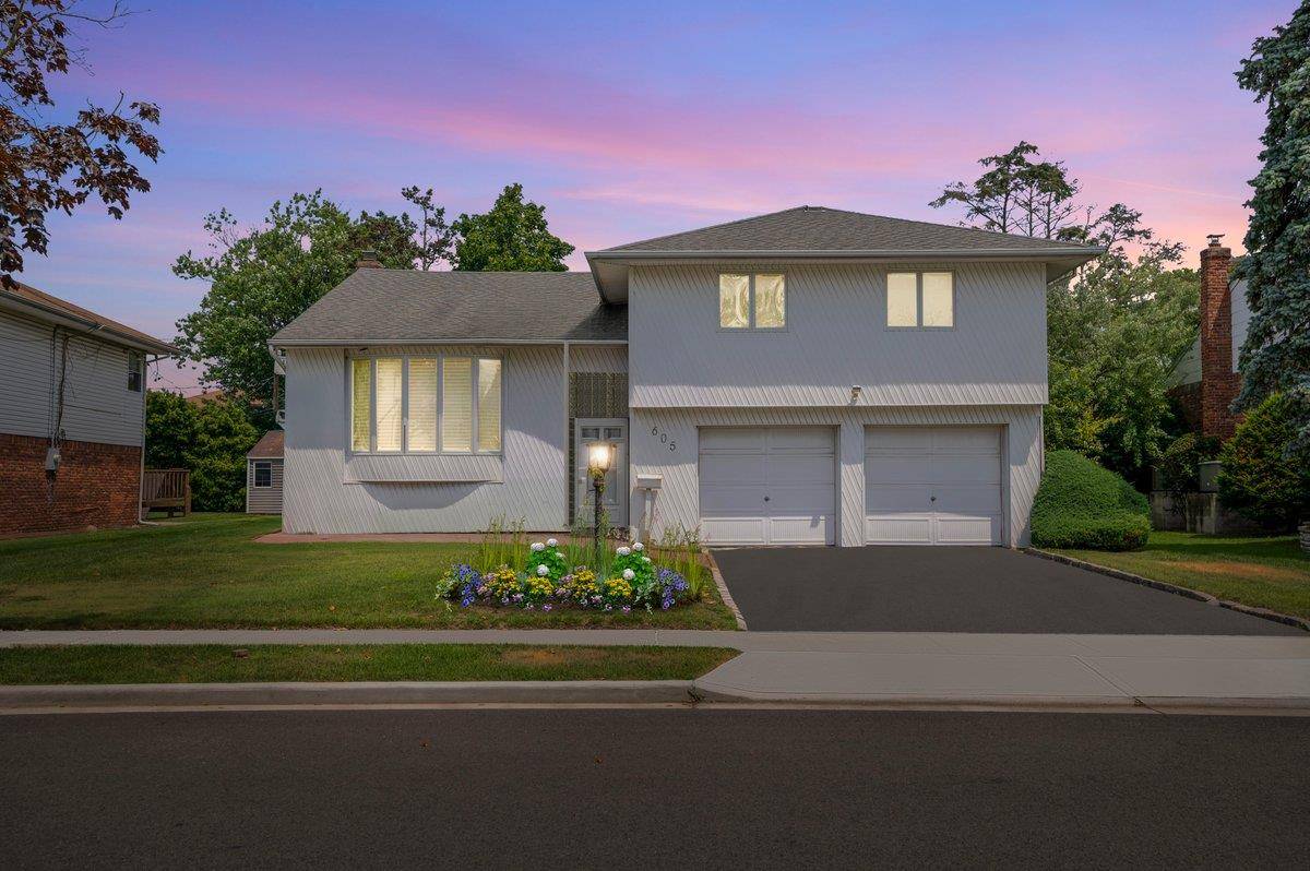 Valley Stream, NY 11581,605 Prescott PL