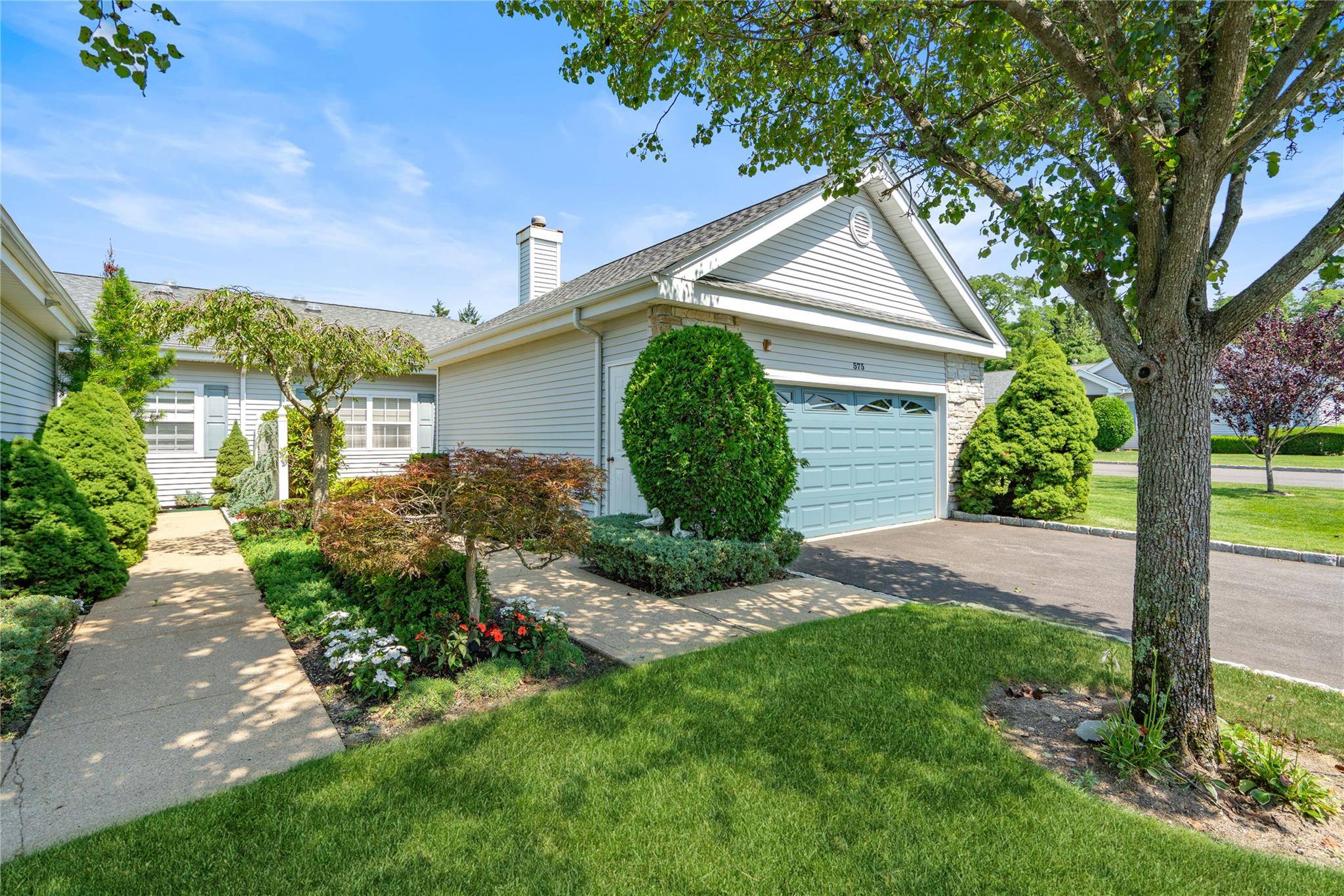 Moriches, NY 11955,575 Mirror Pond CT