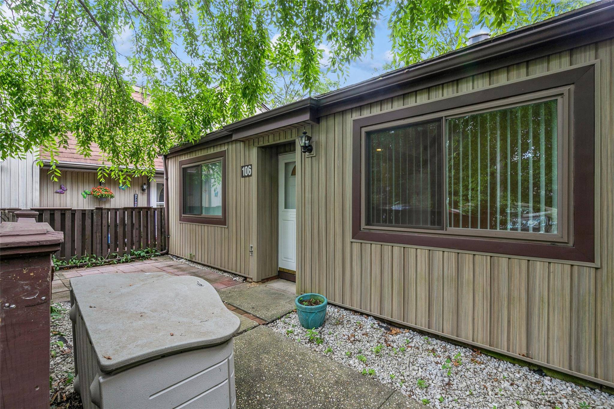 Stony Brook, NY 11790,106 Strathmore Gate DR