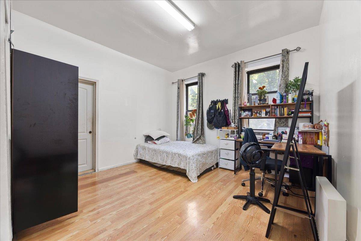 Brooklyn, NY 11222,125 Freeman ST