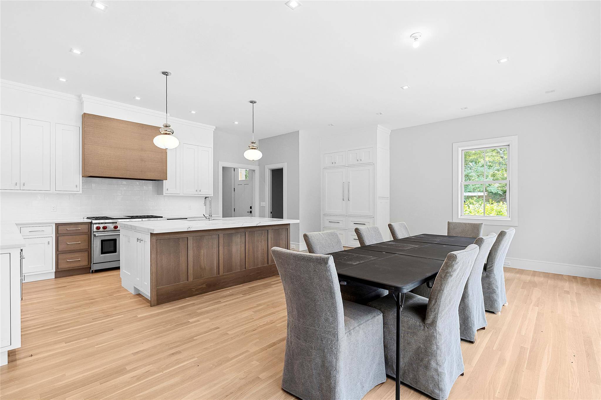 Southampton, NY 11968,2 Herrick LN