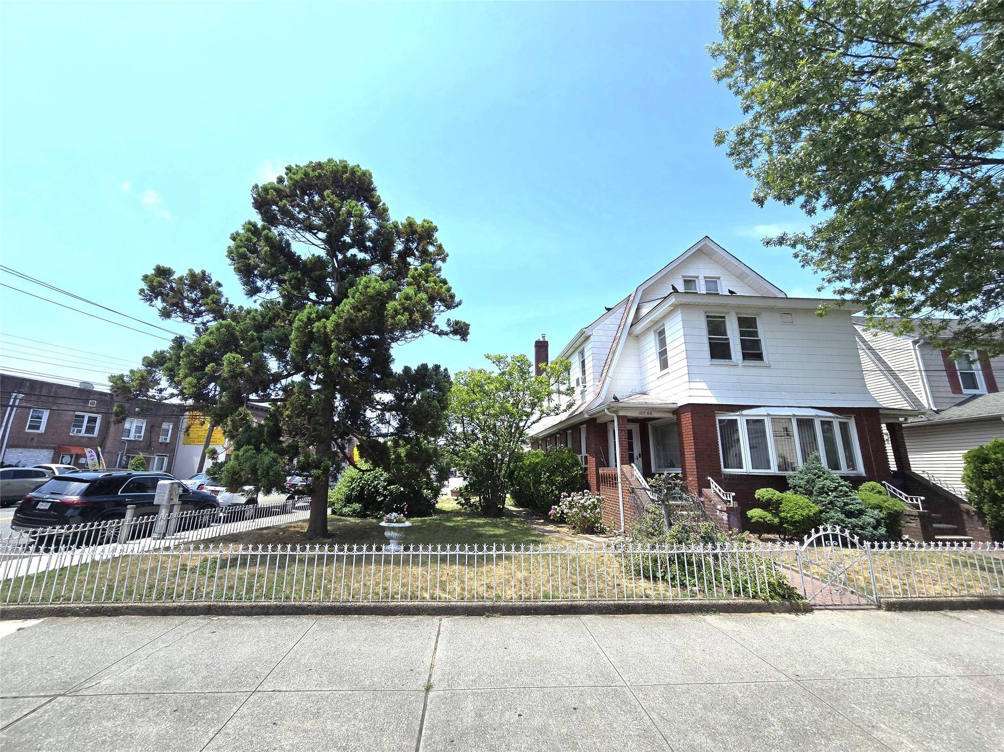 Ozone Park, NY 11417,10766 92nd ST